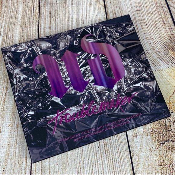 Urban Decay Eye Shadow Palette & Travel Mascara - Picture 2 of 5